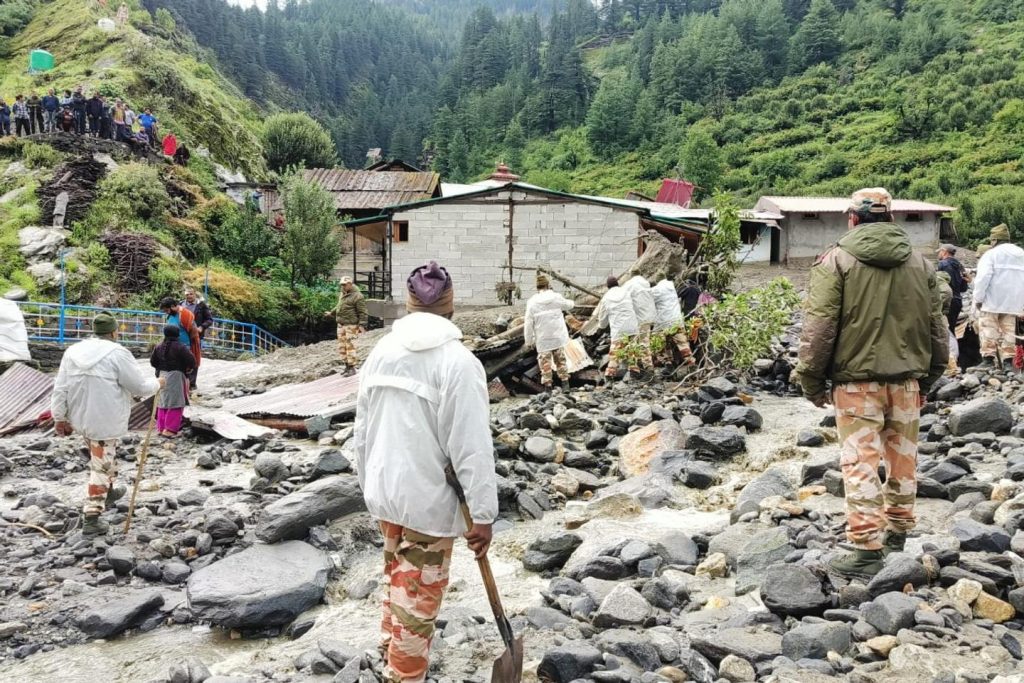 في الهند ، اختفى حوالي خمسين شخصًا بعد فيضان مفاجئ في جبال الهيمالايا
