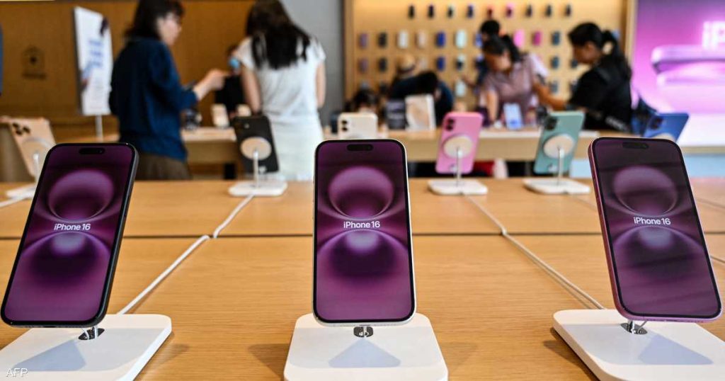 بعد إيقاف خدمة 60 ألف هاتف.. ضريبة المحمول تثير الجدل في مصر