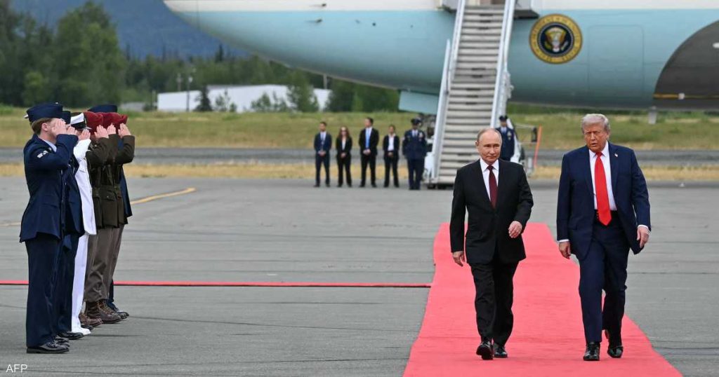 سبب غامض وراء سير بوتين “بذراع واحدة” خلال لقائه ترامب