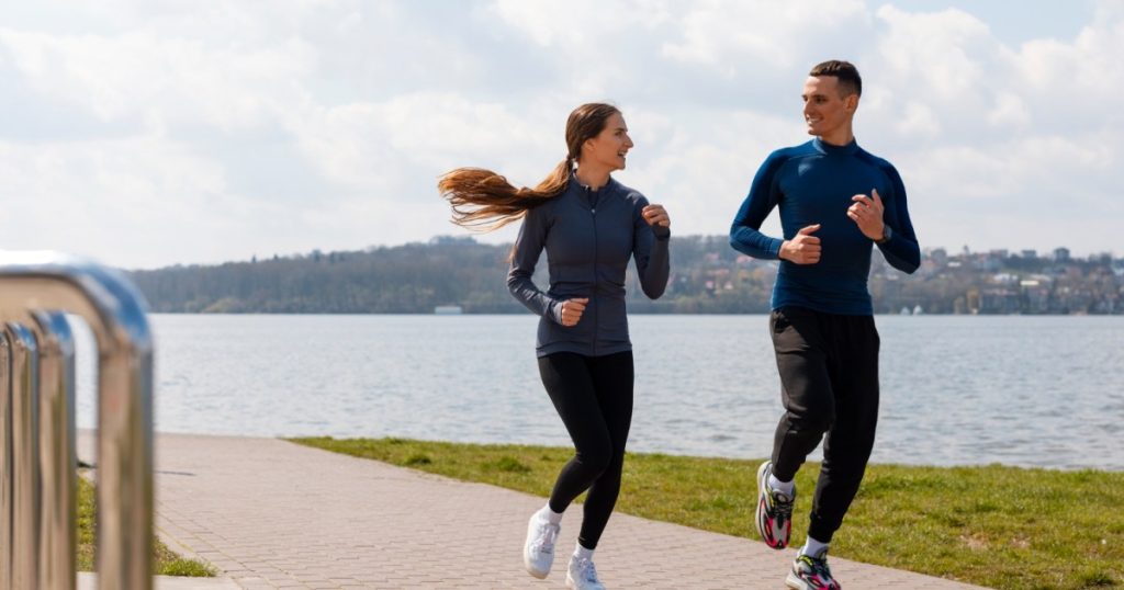 هل ترغب في المشي أسرع وأبعد؟ 4 تمارين عليك ممارستها