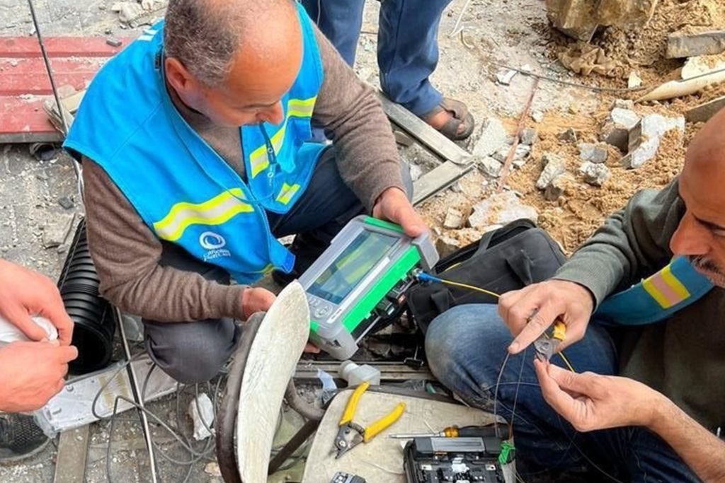 كيف حققت الاتصالات الفلسطينية أرباحا عالية رغم الحرب على غزة؟