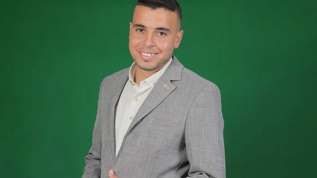 المدرب أبو عودة أراد إطعام طفلتيه فمزقت قلبه رصاصة إسرائيلية