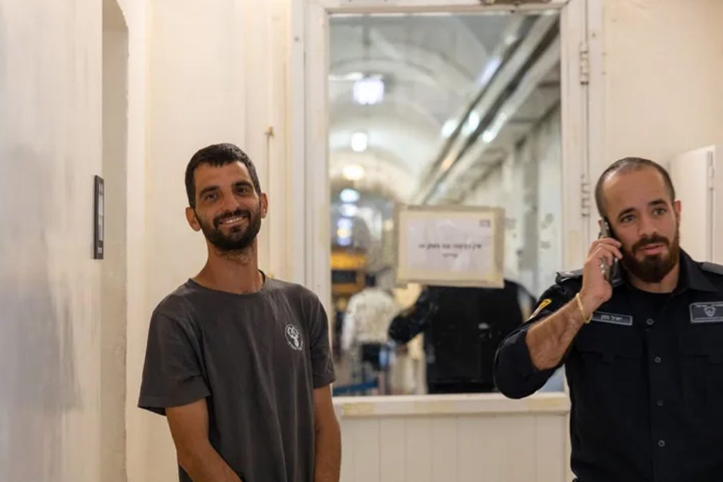 إسرائيل ترفع الإقامة الجبرية عن مستوطن قتل فلسطينيا