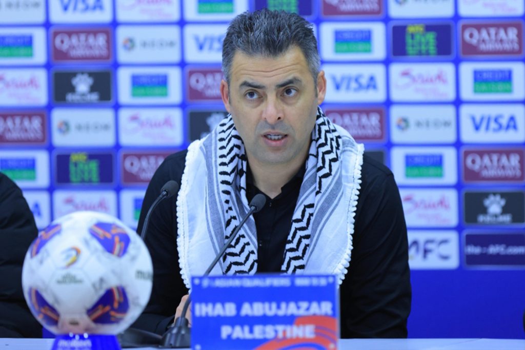 أبو جزر مدرب منتخب فلسطين للجزيرة نت: عائلتي تعاني الجوع والنزوح في غزة