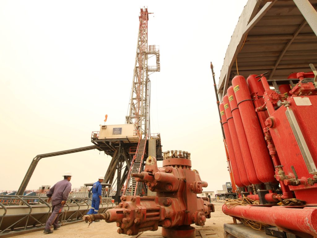 العراق ينفي ضلوعه في تهريب النفط الإيراني