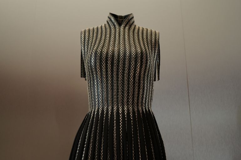 المعرض يكسر الصورة النمطية عن اللوفر كمتحف للفنون الكلاسيكية فقط