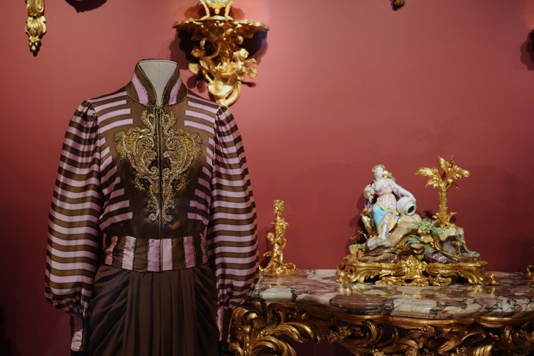 المعرض يكسر الصورة النمطية عن اللوفر كمتحف للفنون الكلاسيكية فقط،