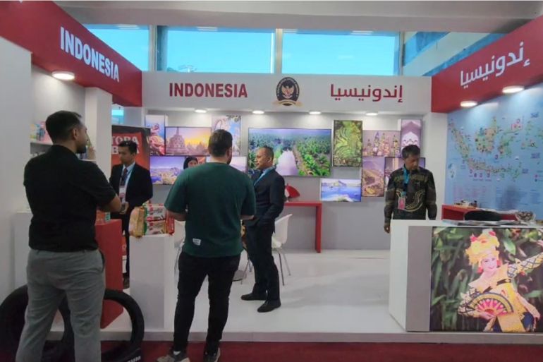 المشاركة الدولية في المعرض شكلت مؤشرًا على رغبة في إعادة دمج سوريا اقتصاديًا (الجزيرة)