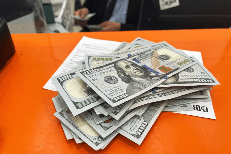 صورة 3 الاحتياطي النقدي جذبت مصر نحو 38 مليار دولار من استثمارات الأجانب في أذون الخزانة انخفض معدل التضخم السنوي في مصر خلال يوليو/تموز إلى 13.9% بلغ صافي الاحتياطي النقدي 48.14 مليار دولار بنهاية أبريل/نيسان 2025 المصدر: مراسل الجزيرة نت المكان: القاهرة الزمن: 2024-2025