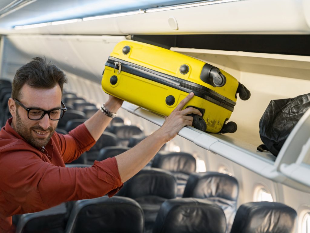 قواعد استخدام صناديق الأمتعة العلوية في الطائرات