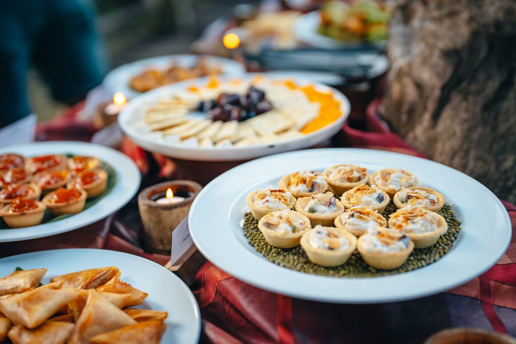 من كروستيني النقانق إلى فلفل البادرون.. 4 وصفات بسيطة لمقبلات أوروبية شهية