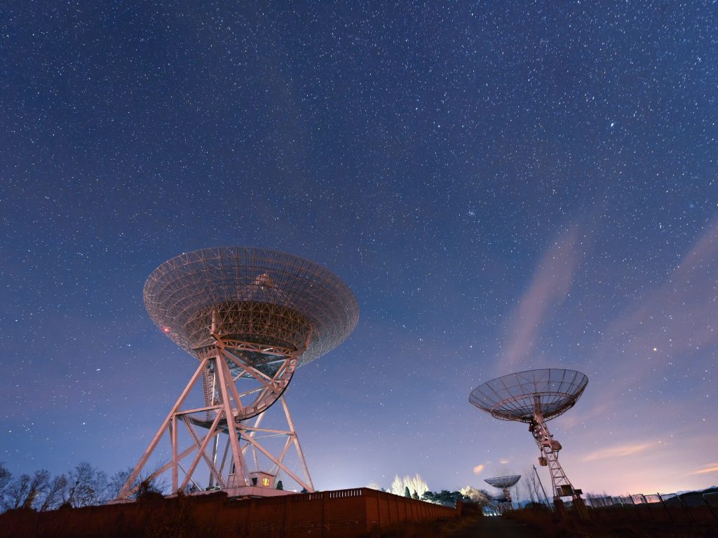 أقمار ستارلينك “تخرّب” علم الفلك الأرضي وتوقفه عن التقدم | علوم