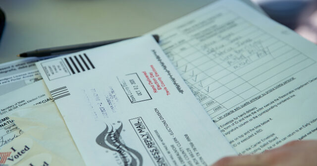 قانون تكساس الذي يتطلب معرف الناخب لصالح بطاقات الاقتراع عبر البريد بعد دعوى بايدن المشرف