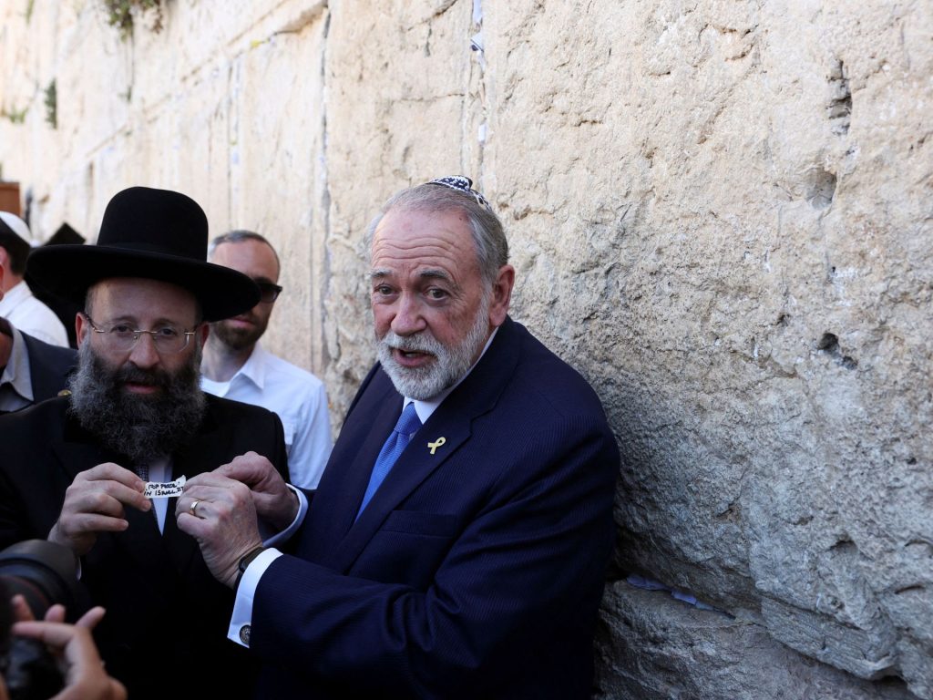 السفير الأميركي بإسرائيل يهاجم رئيس الوزراء البريطاني