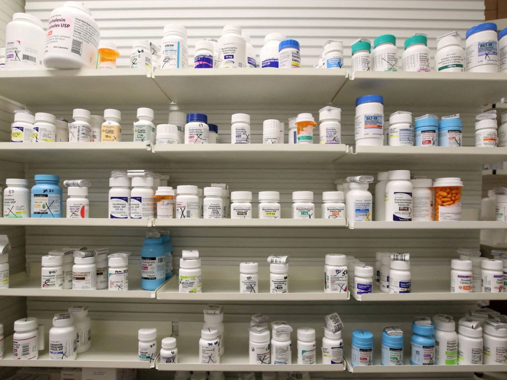 ترامب يتراجع عن الرسوم المرتفعة على الدواء وأشباه الموصلات