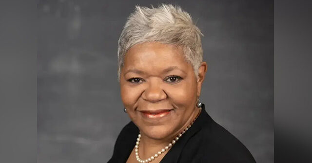 يرفض الديمقراطي سينسيناتي السير في الخلف على التعليقات على ضحايا الاعتداء