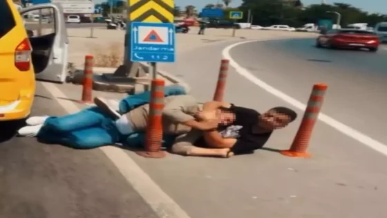 شجار في أضنة.. رجل يخنق صديقه على قارعة الطريق بسبب هاتف مسروق (فيديو)