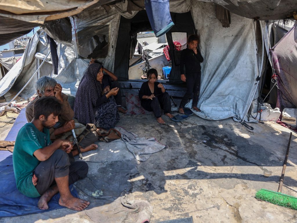 عشرات الشهداء بقصف إسرائيلي يستهدف المجوعين في غزة