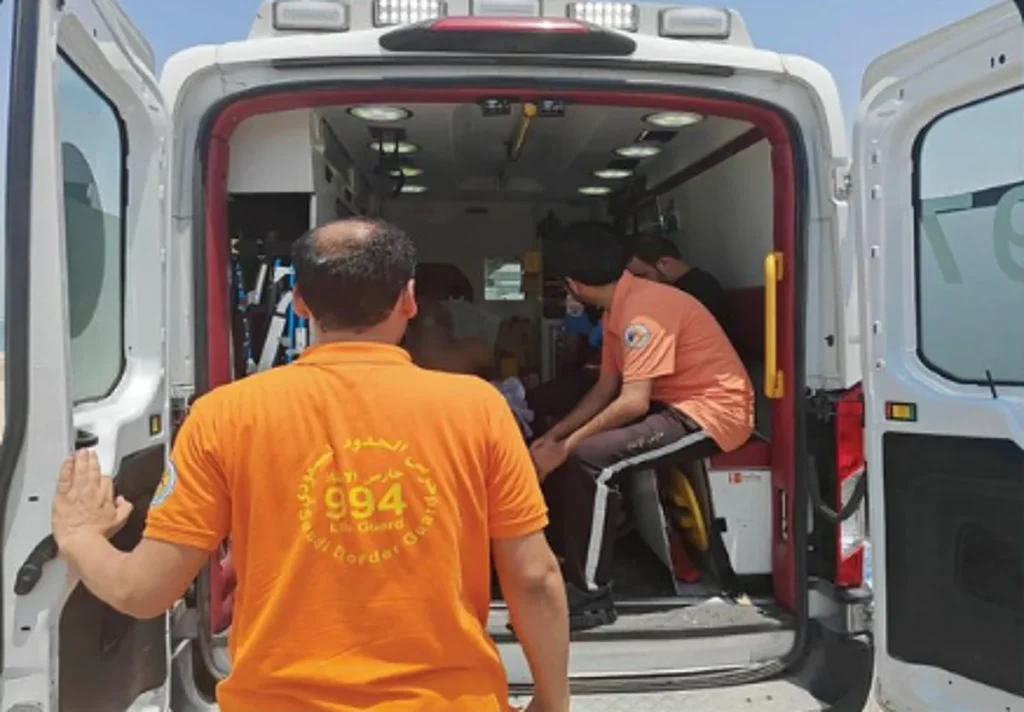 حرس الحدود بالشرقية ينقذ مقيمًا من الغرق أثناء ممارسته السباحة