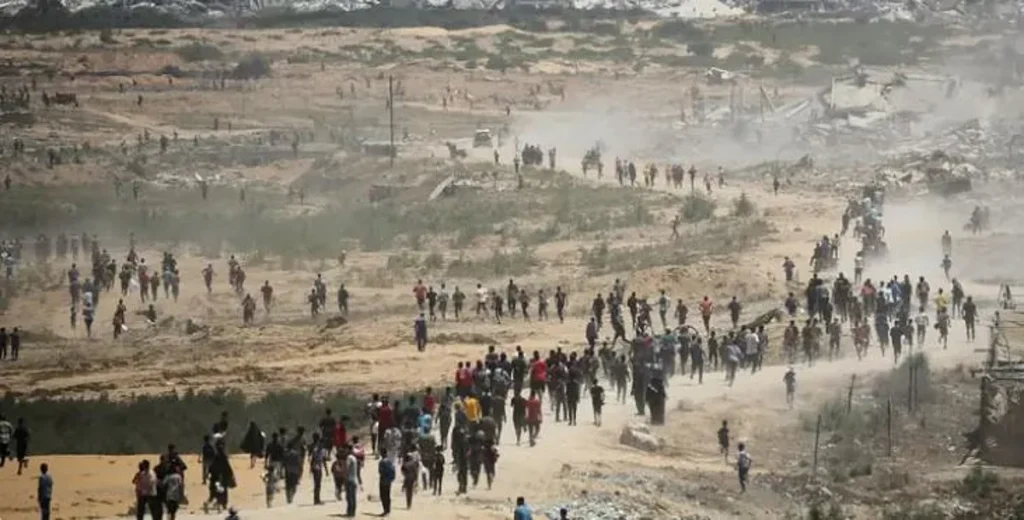 انقلاب شاحنة مساعدات يودي بحياة 20 شخصا في قطاع غزة