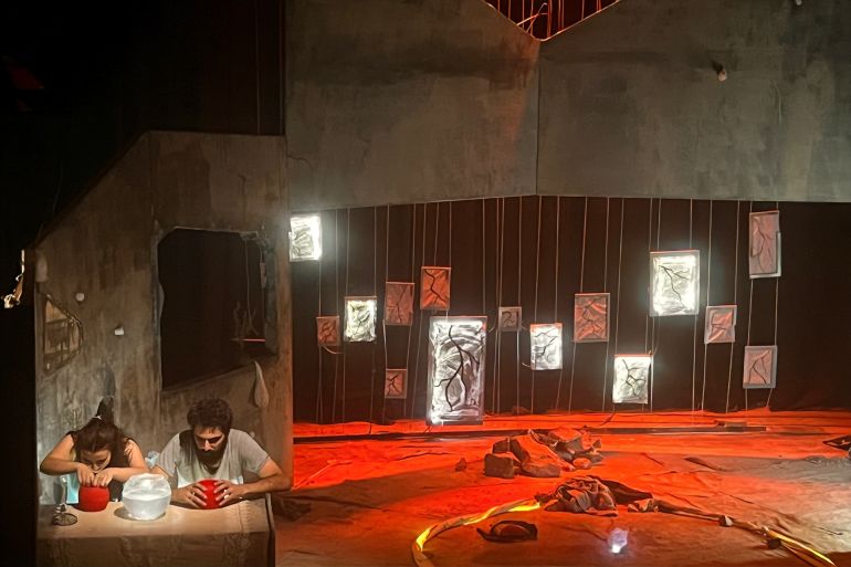 أحمد إبراهيم_دمشق_سوريا_14-آب_الجزيرة نت_مشهد من مسرحية طعم الجدران مالح الفصل الثالث