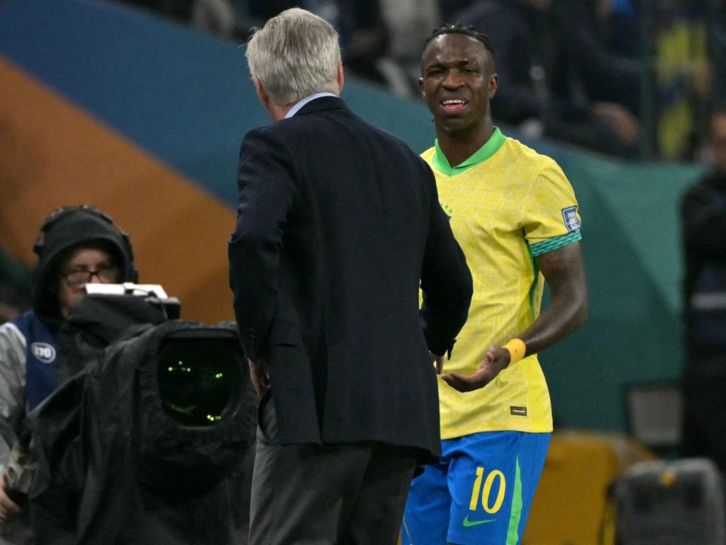 لماذا قرر أنشيلوتي عدم دعوة فينيسيوس لمباريات البرازيل المقبلة؟