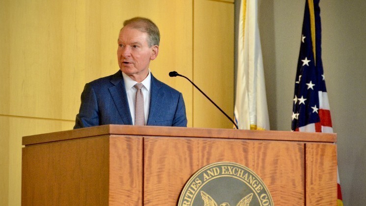 يقول المجلس الأعلى للتعليم إن السوائل لا تتعارض مع قوانين الأوراق المالية