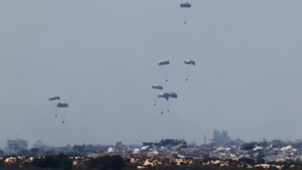 إسقاط المساعدات الجوية عشوائيا يفتك بالمجوعين في غزة