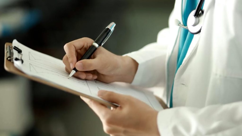 دعوات رسمية بالعراق لتجنب التخصصات الطبية واستغراب وتساؤل بالمنصات