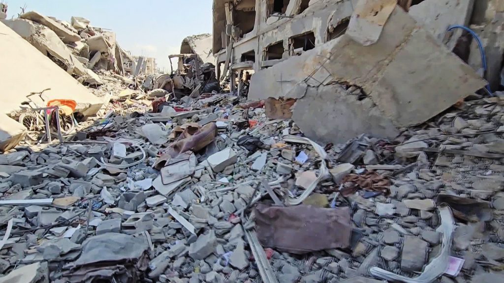 41 شهيدا بغزة والاحتلال يدفع بقوات إلى حي الزيتون