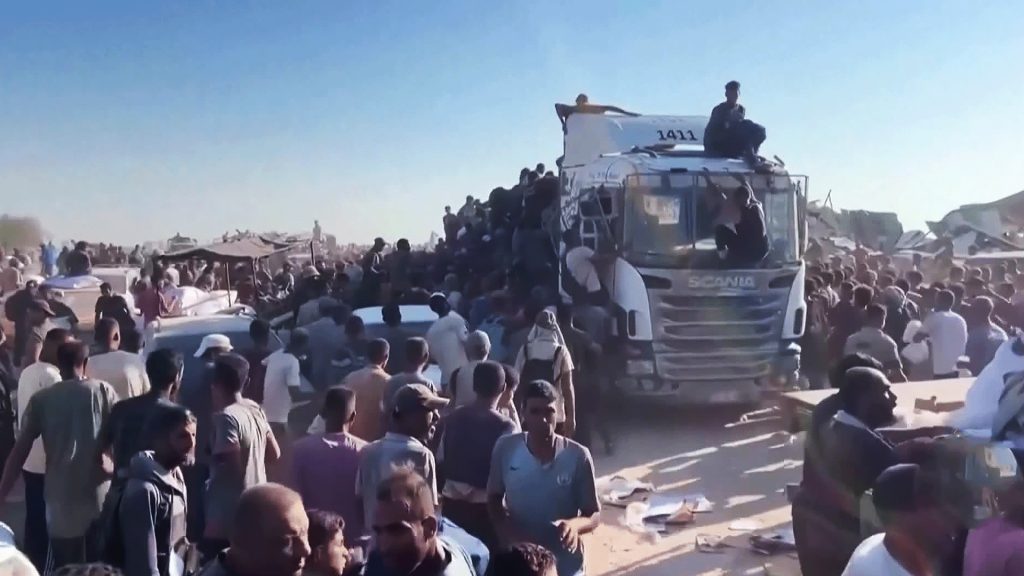 كيف تفتح المساعدات أبواب الموت بغزة تحت رصاص الاحتلال؟