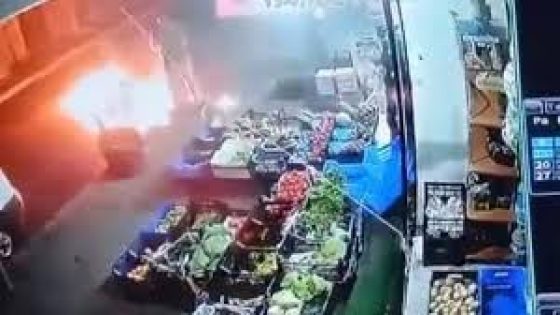 هجوم بزجاجة مولوتوف على متجر في كوتشوك تشكمجة بإسطنبول.. والشرطة تفتح تحقيقًا واسعًا (فيديو)