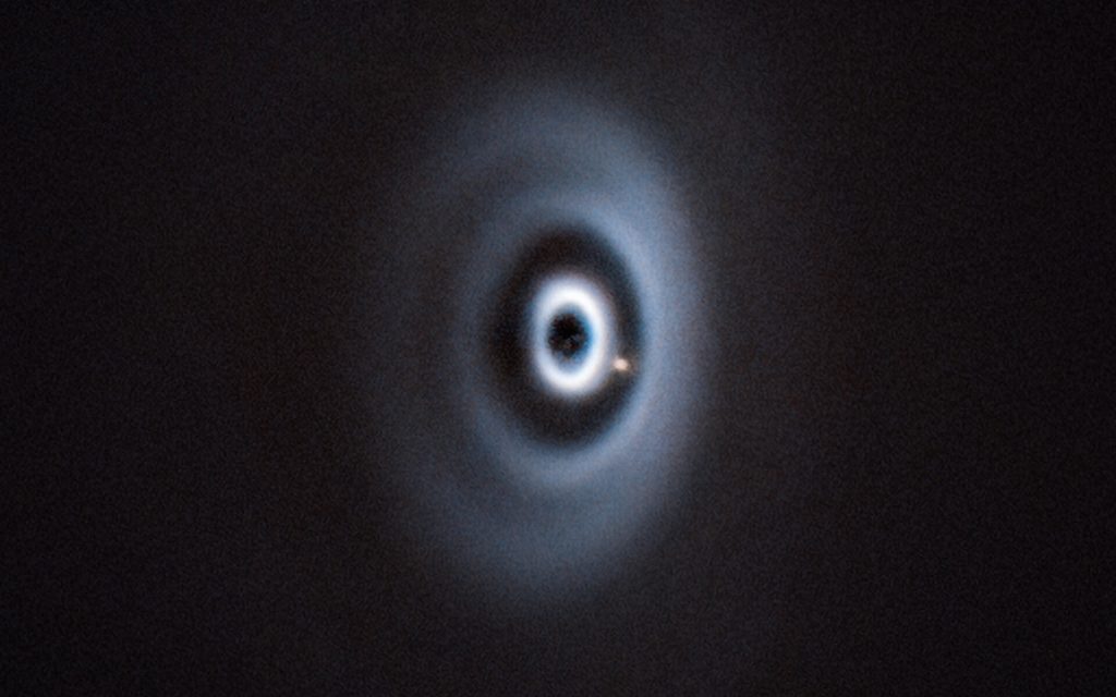 “التلسكوب الكبير جدا” يرصد كوكبا وليدا يلتهم مهده الغباري | علوم