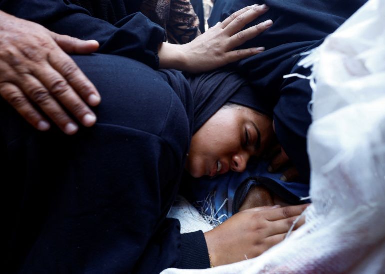Mourners react during the funeral of Palestinians, who were killed by Israeli fire while trying to receive aid on Sunday, according to medics, at Al-Shifa Hospital, in Gaza City, August 4, 2025. REUTERS/Mahmoud Issa