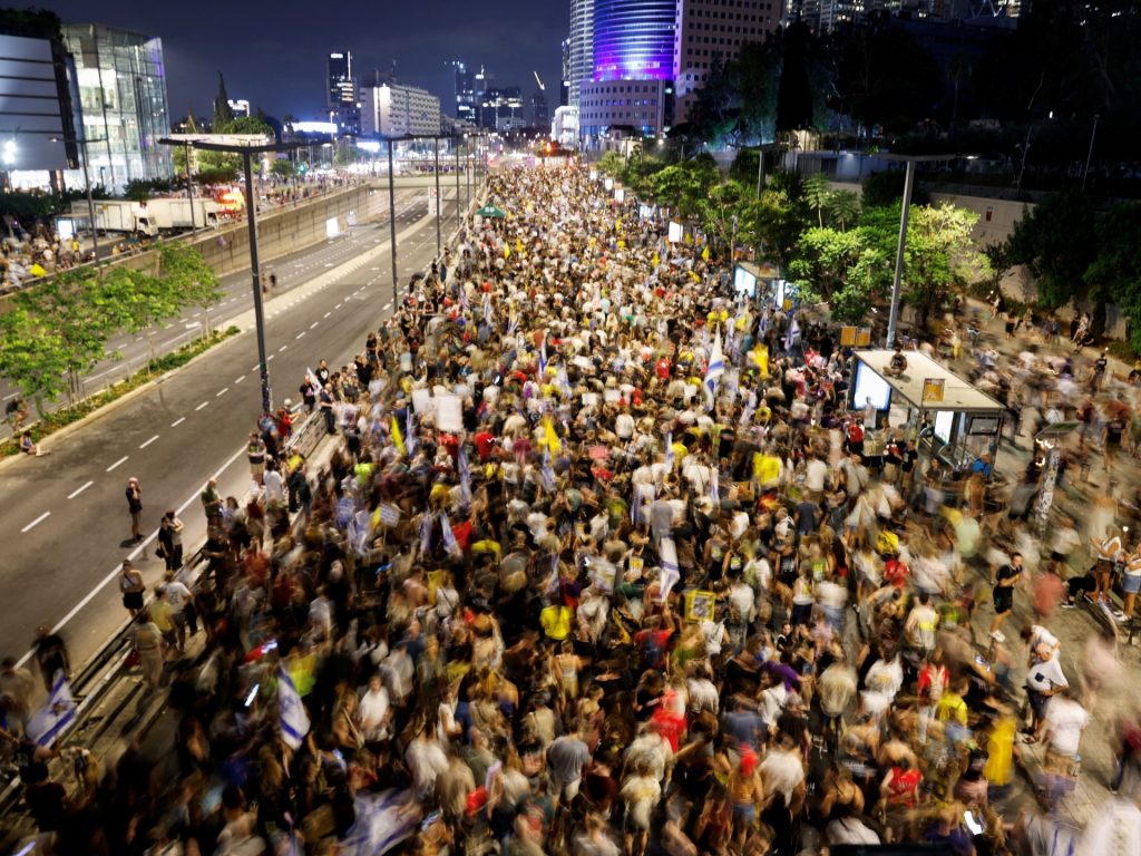 عائلات الأسرى الإسرائيليين تعلن تحركا لشل مرافق الاقتصاد