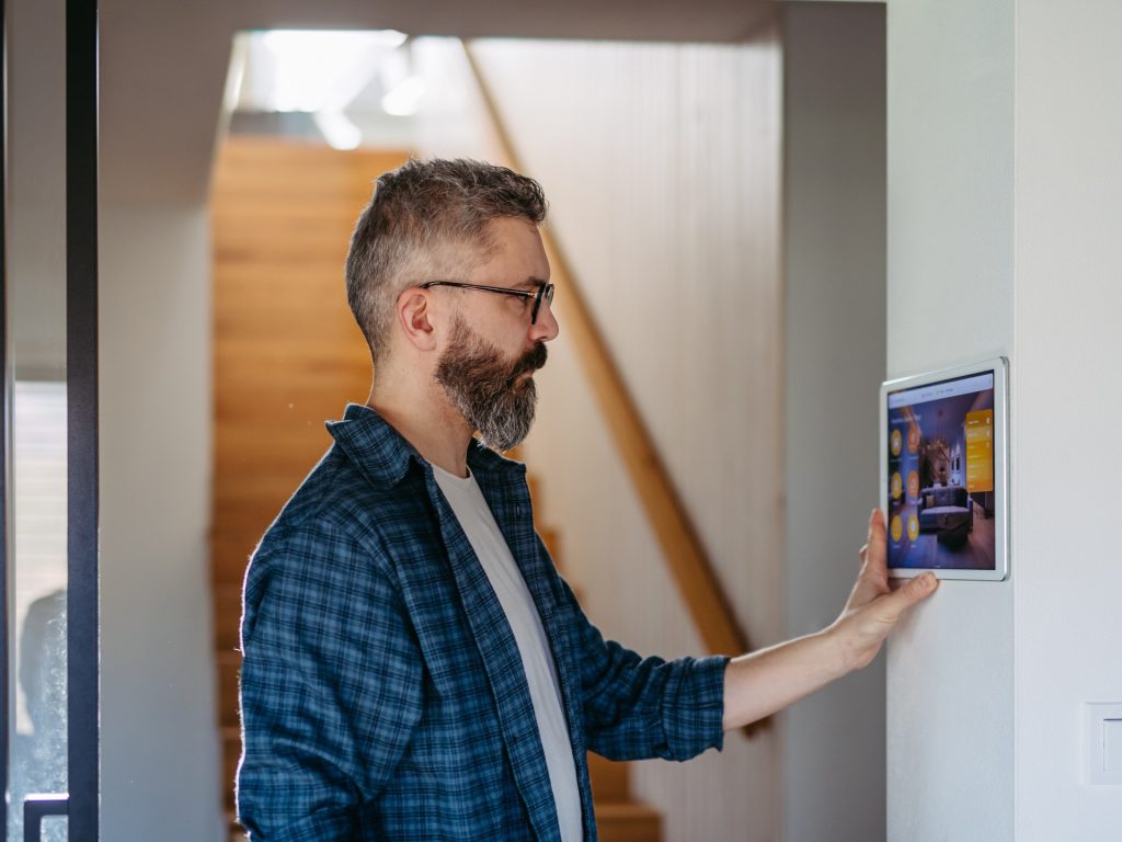 أنظمة المنزل الذكي.. تحت المجهر