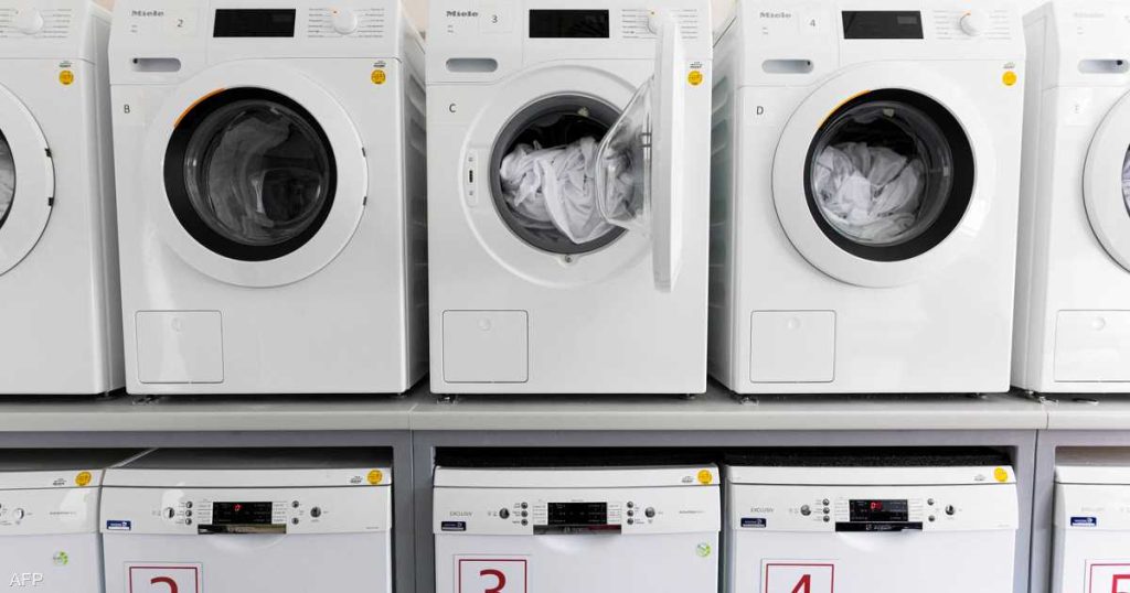 ملابسك في خطر.. تخلص فورا من هذا المنتج أثناء الغسيل