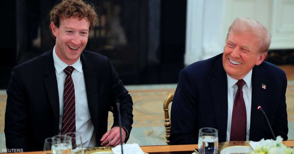 ميكروفون مفتوح يورّط زوكربيرغ في “اعتراف محرج” أمام ترامب