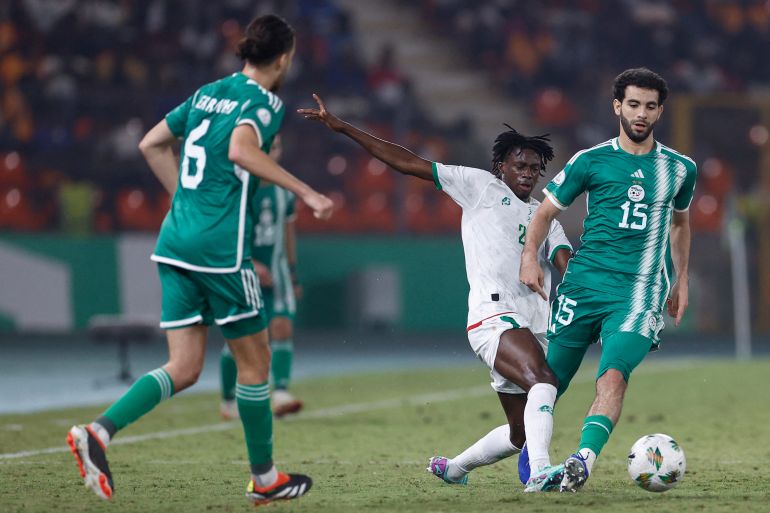Algeria's defednder #15 Rayan Ait-Nouri fights for the ball with Mauritania's defender #20 Ibrahima Keita during the Africa Cup of Nations (CAN) 2024 group D football match between Mauritania and Algeria at Stade de la Paix in Bouake on January 23, 2024. (Photo by KENZO TRIBOUILLARD / AFP)