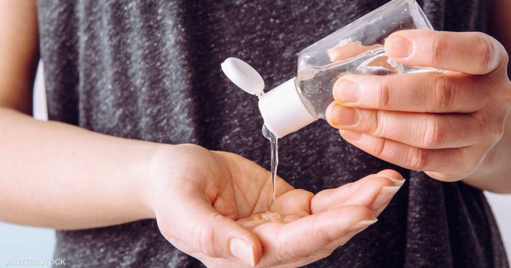 كيف يضرّ الإفراط في استعمال معقمات اليدين بصحتك؟