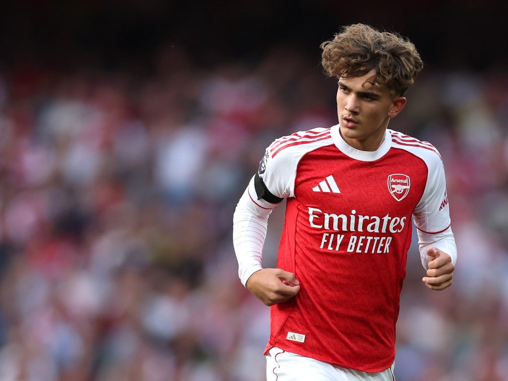 موهبة أرسنال دومان يمثل تهديدا لنجم برشلونة لامين جمال