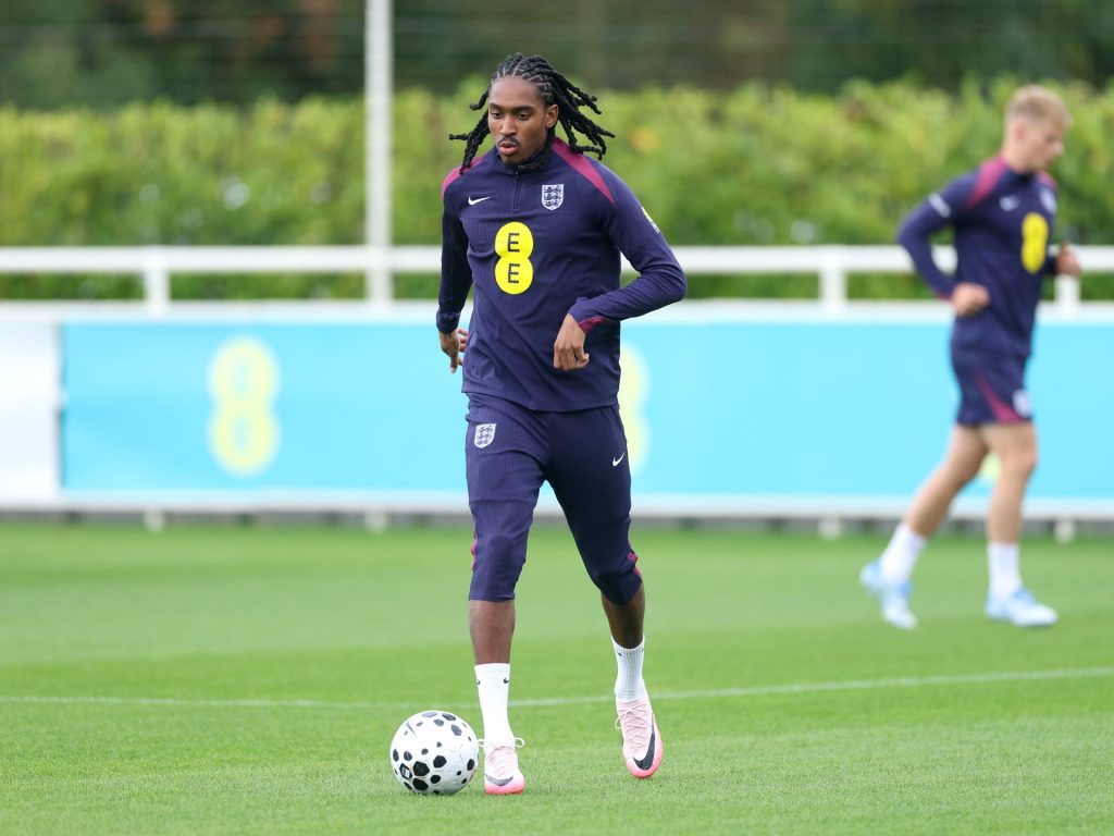 سبينس يصبح أول لاعب مسلم في المنتخب الإنجليزي