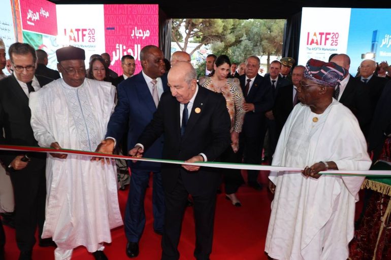 الرئيس تبون يشرف رفقة قادة أفارقة على تدشين فعاليات التظاهرة التجارية
