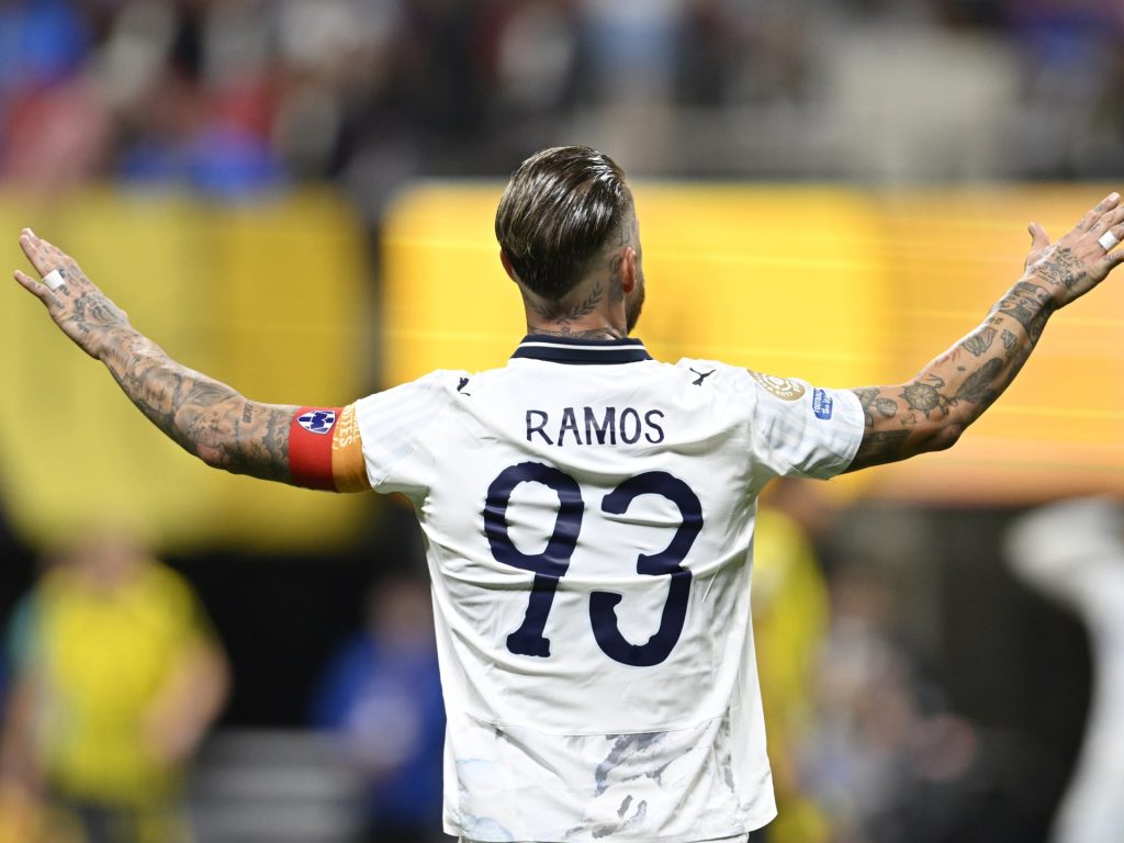 في أغنيته الجديدة.. راموس يتذكر رحيله العاطفي عن ريال مدريد