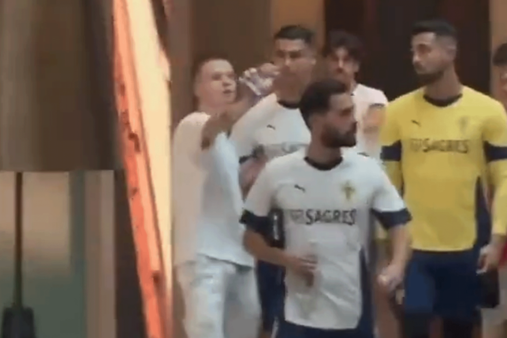 فيديو صادم لرونالدو مع مشجع حاول التقاط سلفي معه