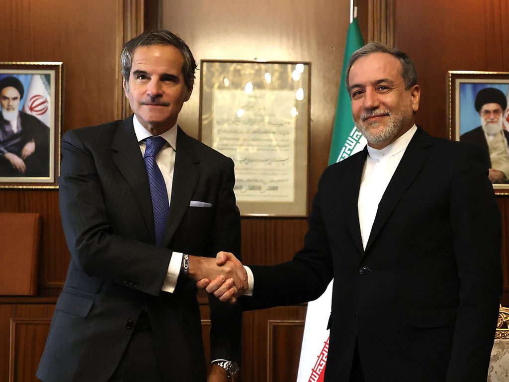 مصر تحتضن محادثات بين إيران والذرية الدولية