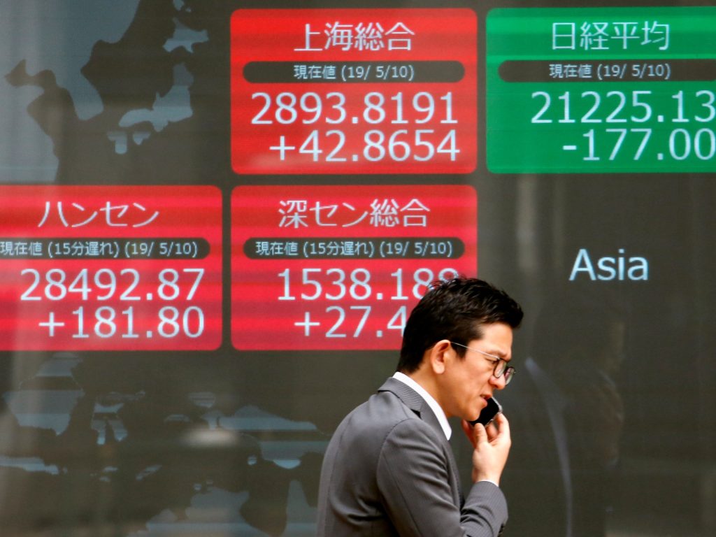 صعود قياسي للأسهم اليابانية وتراجع الين بعد استقالة رئيس الوزراء