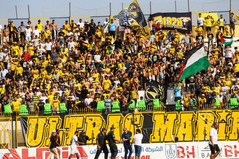 صورة عدد 3 مشجعون من النادي البنزرتي قبل توقف مباراة فريقهم ضد الإفريقي بسبب العنف ـ صفحة البنزرتي على موقع فيسبوك