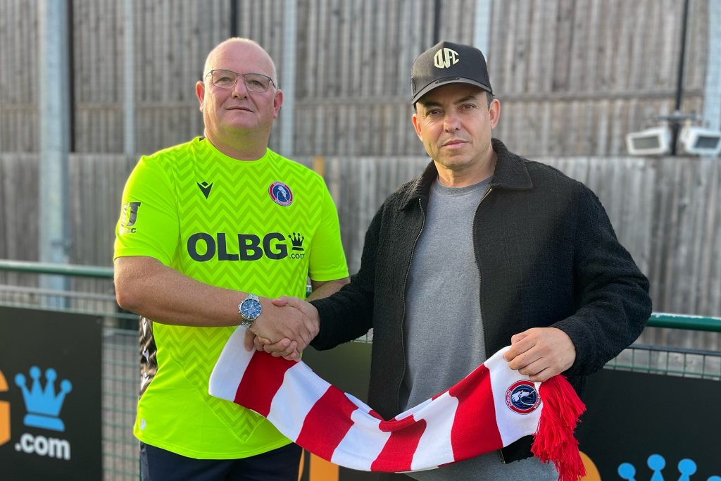 ناد إنجليزي يستعين بمشجع خمسيني كحارس مرمى طوارئ