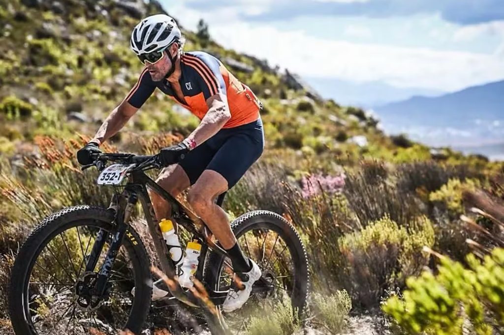 إنريكي مدرب سان جيرمان يخضع لعملية جراحية